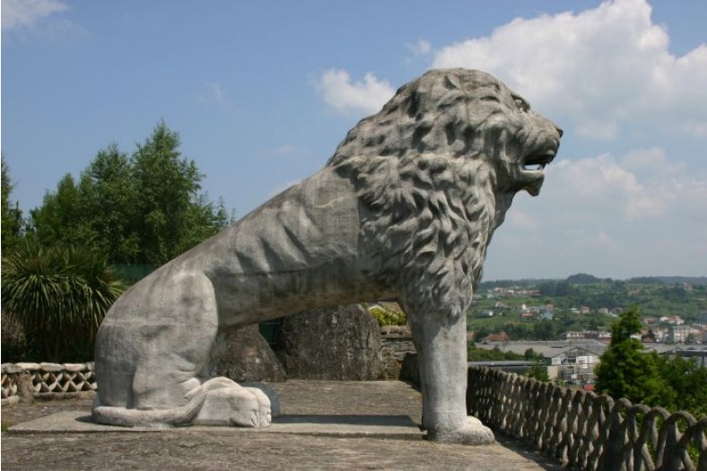 12 Monumental Lion